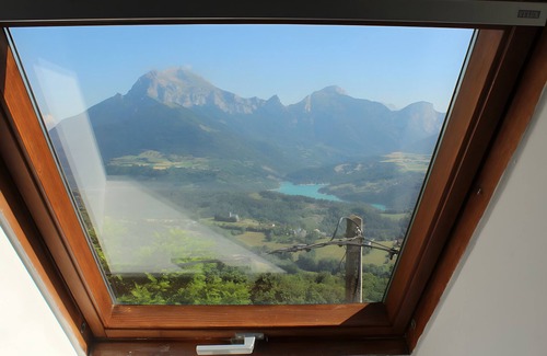 Les Cotes de Corps House | Cottage 'Le Grand Gîte' with Lake View, Private Terrace and Wi-Fi