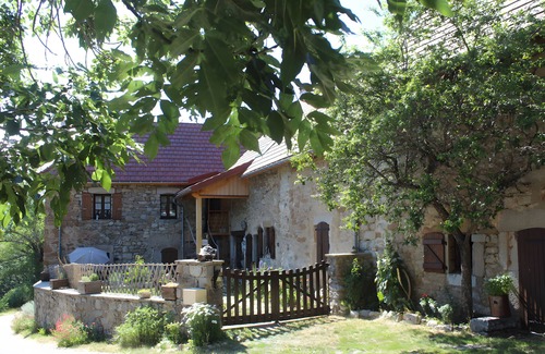 Les Cotes de Corps House | Cottage 'Le Grand Gîte' with Lake View, Private Terrace and Wi-Fi