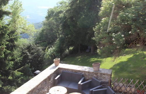 Les Cotes de Corps House | Cottage 'Le Grand Gîte' with Lake View, Private Terrace and Wi-Fi