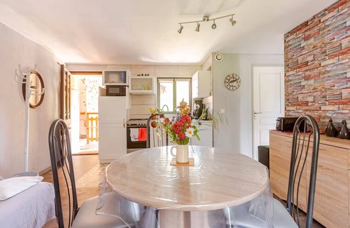 Les Cotes de Corps House | Cottage 'Le P'tit' with Lake View, Private Terrace and Wi-Fi