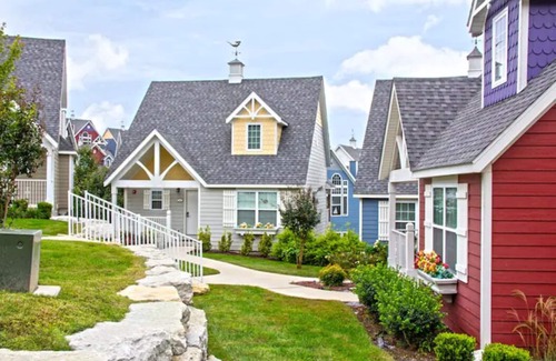 Branson Condo | COTTAGE LIFE! 2/2 with KITCHEN! 2 HEATED POOLS!