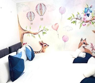 London Borough of Bromley House | Cottage Mew for Contractors and Family Stays Near Bromley - Free Parking & WIFI