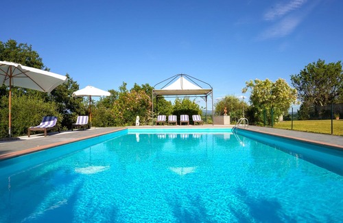 San Pietro in Bossolo Cottage | Cottage Murlo stunning hilltop castle peace & quiet countryside near art cities