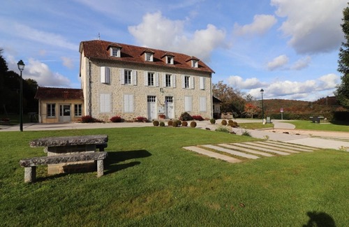 Saint-Gerons Cottage | Cottage near Lake Saint-Etienne Cantalès, 3 bedrooms, water activities, pets allowed