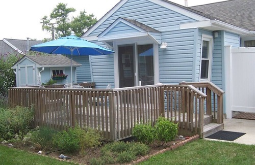 North Cape May House | Cottage Near the Bay 2.5 blocks to the beach & Harpoons. September open.
