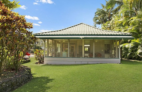 Hanalei Cottage | Cottage on Beachfront Estate property, central Hanalei Bay