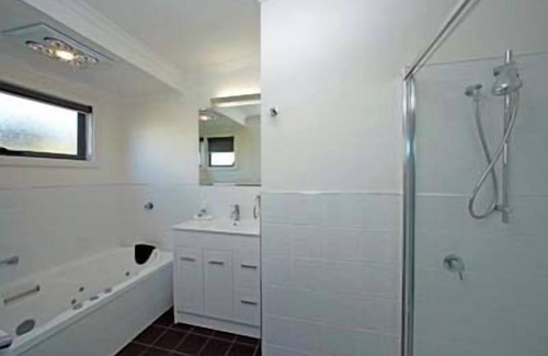 Dover Apartment | Cottage on Chapman, beautiful Bay Views