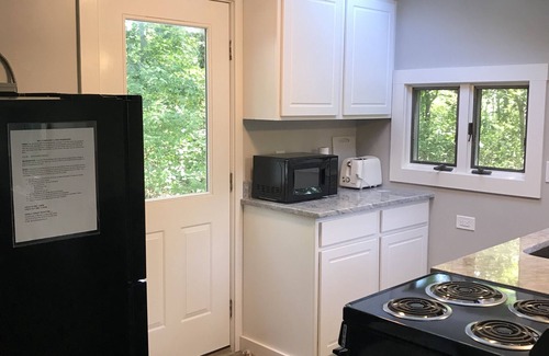 South Harwich Cottage | Cottage on freshwater lake with short walk to town beach