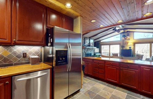 Highlands Cabin | Cottage on Homer Potts | Charming Cottage with Chef`s Dream Kitchen