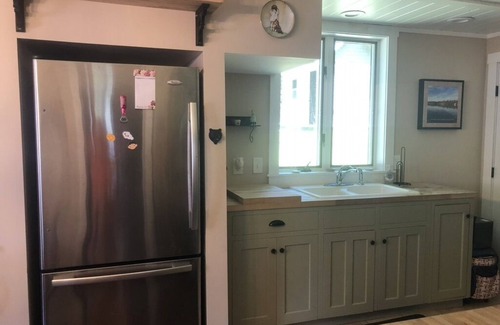 Fitzwilliam Cottage | Cottage on Laurel Lake, Private lake access, picture perfect sunsets