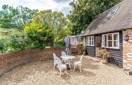 Arundel Cottage | Cottage on outskirts of Arundel with private secure parking