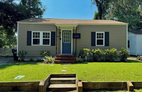 Beaufort Cottage | Cottage on Rodgers - Sleeps 4!