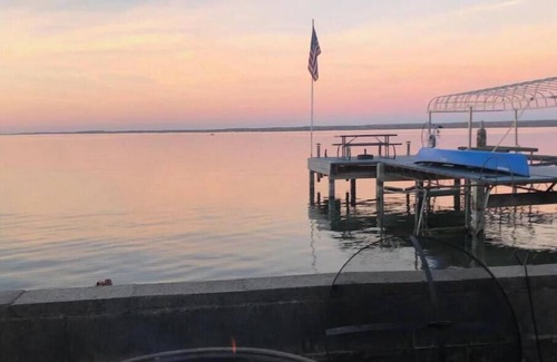 Dresden Cottage | Cottage on Seneca Lake Shoreline
