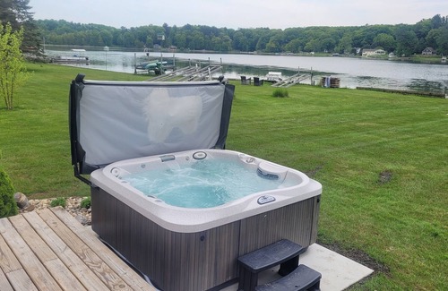 Shelby Cottage | Cottage on Stony Lake with Hot tub!