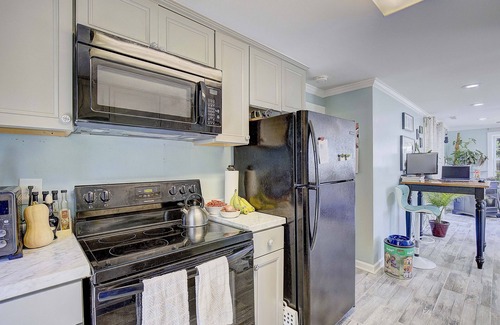 Calvert Beach-Long Beach Cottage | Cottage on the Bay