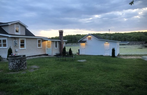 Niantic House | Cottage on the bay