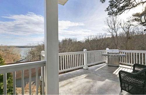 Lutts House | Cottage on the bluffs at Pickwick Lake.