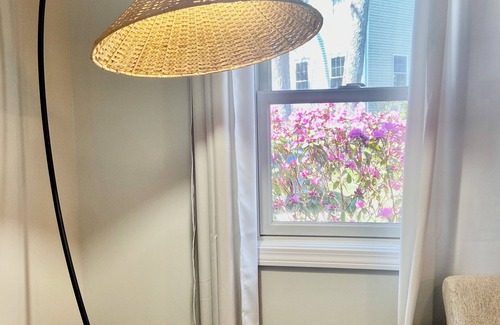 Amesbury Cottage | Cottage on the Lake with AC, WiFi, parking - Long term rental, pets OK