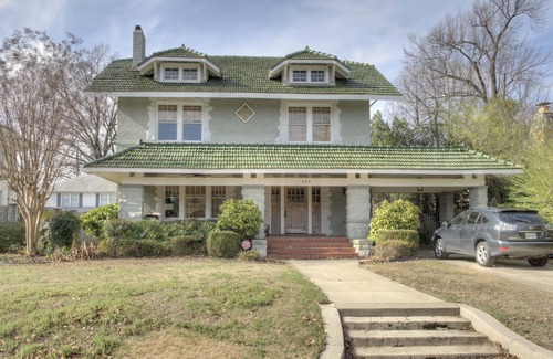 Midtown Cottage | Cottage on the park.