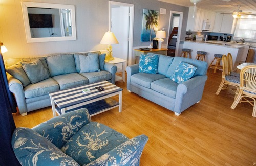 Ocean Isle Beach Cottage | Cottage on the beach, pet friendly!