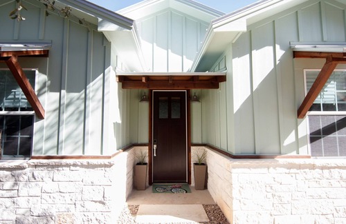 San Marcos Cottage | Cottage on wooded acreage in Texas Hill Country. 5 miles from Wimberley.