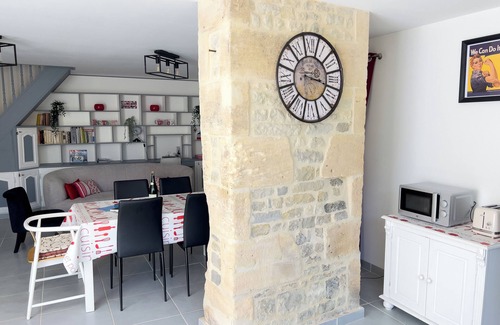 Formigny House | Cottage Overlord - Terrace, balcony & comfort