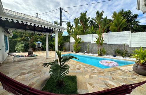 Tartane Villa | Cottage Palmier Rouge