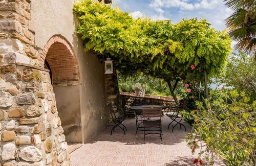San Pietro in Bossolo Cottage | Cottage Pino Rural Tuscan retreat in Stunning Hilltop castle