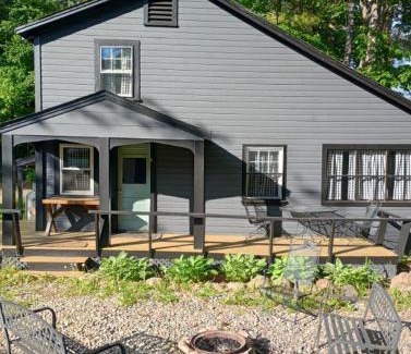 Holderness Hotel | Cottage Place on Squam Lake