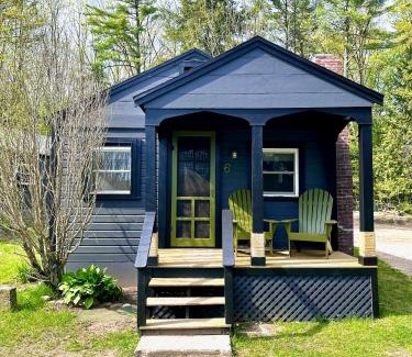 Holderness Hotel | Cottage Place on Squam Lake