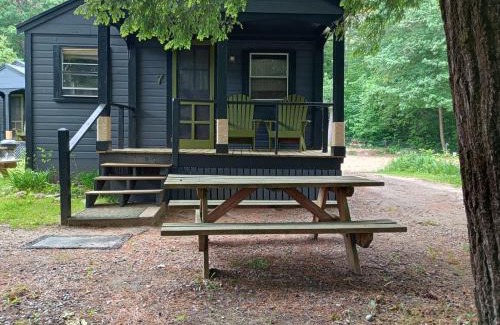 Holderness Hotel | Cottage Place on Squam Lake