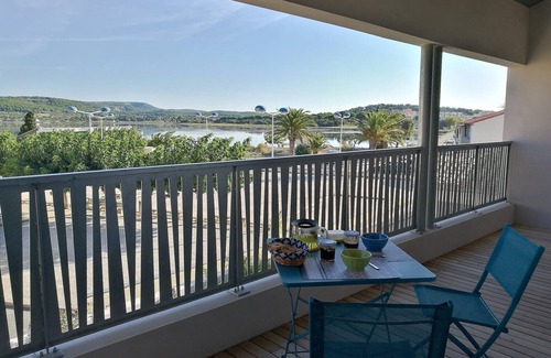 Gruissan House | Cottage pond side, architect house, beautiful view of the pond Gruissan