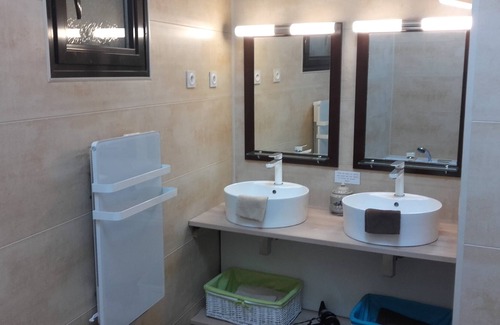 Peret Cottage | Cottage pour 2/4 personnes 53m2. 2 chambres. Extérieur privatif.