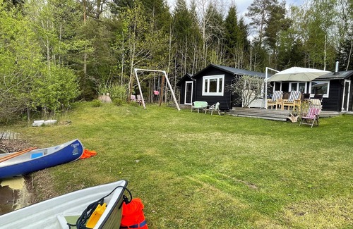 Granna Cabin | Cottage, private beach, boat and sauna outside Gränna