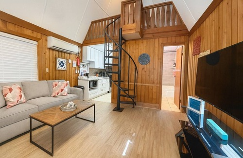 Vacation Village House | Cottage-Pvt lake & pool access Near Disney w/porch