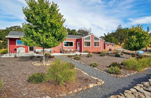 Santa Rosa House | Cottage Retreat at Paradise Ridge by Kohmsa