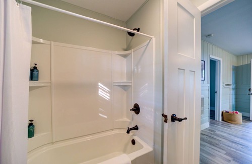 Muskegon Condo | Cottage Retreat Scenic Drive Resort 5