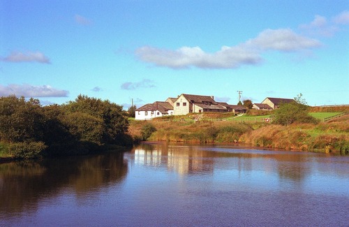 Saint Breward Cottage | Cottage sleeping 3 with views of lake