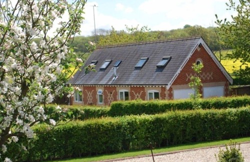 Marlborough Cottage | Cottage Sleeps 4 - Pet Friendly w Free Parking