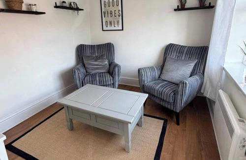 Middlewich Cottage | Cottage - Sleeps 4 - Pets Ok - Patio - Parking