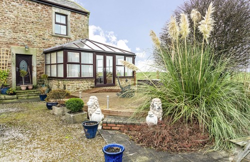 Knott End-on-Sea Cottage | Cottage - Sleeps 5 - Hot Tub - Garden - Parking