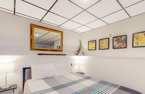 Eureka Springs Historic District Cottage | Cottage studio near downtown Eureka Springs with WiFi, smart TV & patio