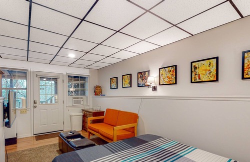 Eureka Springs Historic District Cottage | Cottage studio near downtown Eureka Springs with WiFi, smart TV & patio