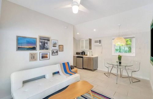 Hampton Bays House | Cottage Suite in Boutique Hotel, Heart of Hampton Bays, Waterfront.