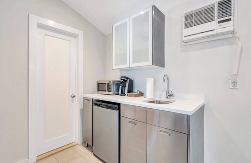 Hampton Bays House | Cottage Suite in Boutique Hotel, Heart of Hampton Bays, Waterfront.