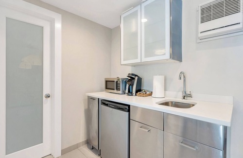 Hampton Bays House | Cottage Suite in Boutique Hotel, Heart of Hampton Bays, Waterfront.