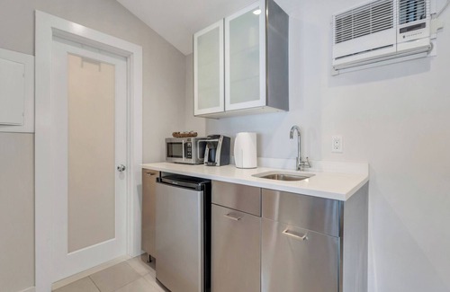 Hampton Bays House | Cottage Suite in Boutique Hotel, Heart of Hampton Bays, Waterfront.