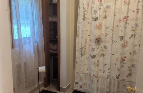 Harbert Cottage | cottage surrounded by field and woods, walking distance to beach