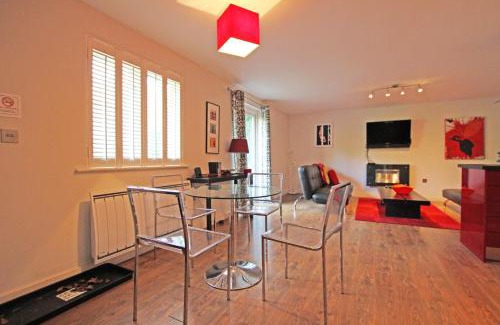 Denton House | Cottage surrounded by woodland and vineyards.