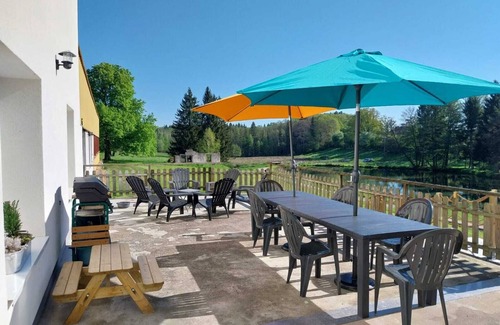 Hadol House | Cottage under the chestnut tree. House with terrace and pond in a quiet setting.